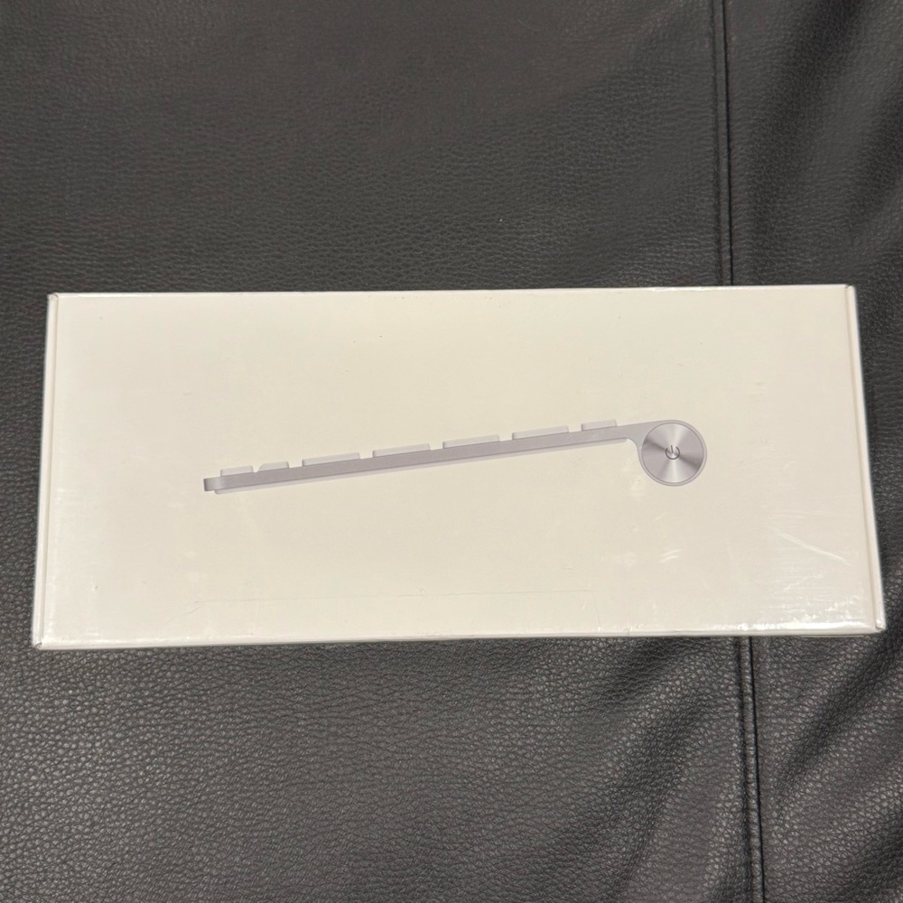 Apple Wireless Keyboard - MC184LL/B (SEALED)